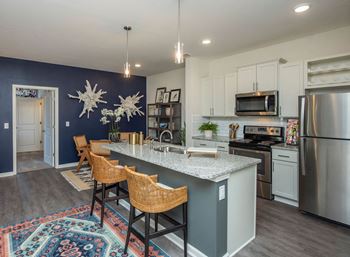 Gourmet kitchen with island*